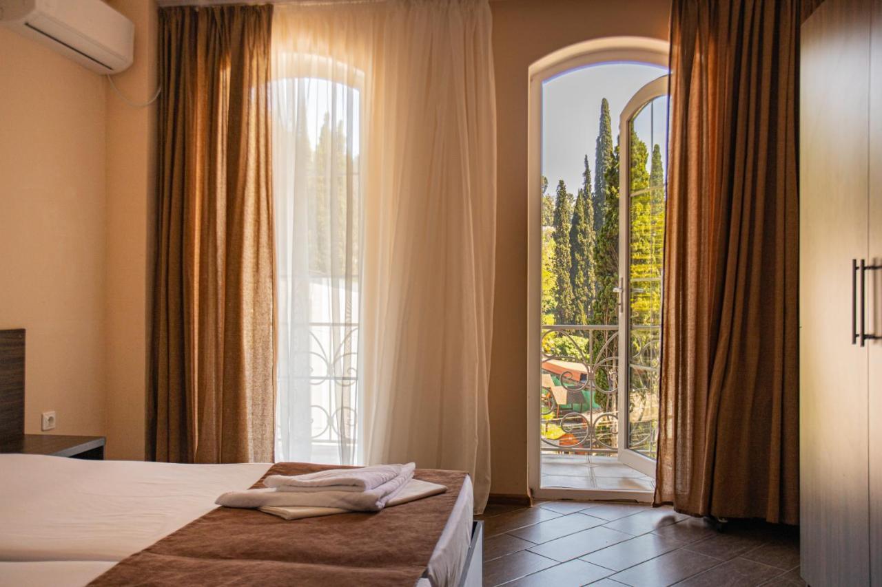New Athos Hotel Nikopoli On Vodopadnaya 21А מראה חיצוני תמונה